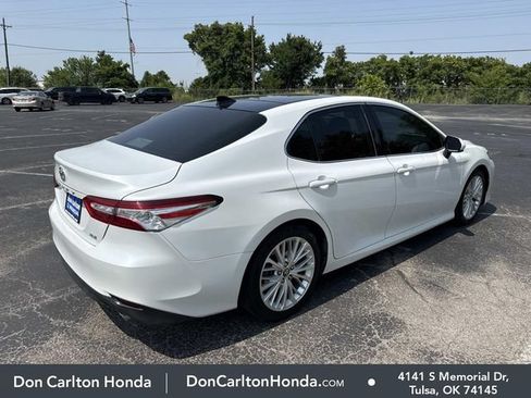 Used 2020 Toyota Camry XLE FWD image 4