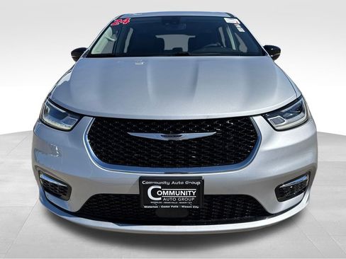 Used 2024 Chrysler Pacifica Limited FWD image 8