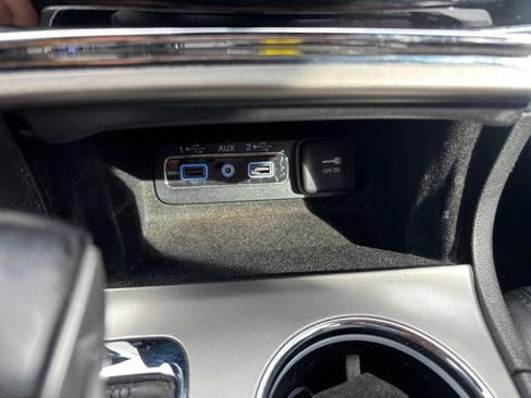 Used 2022 Jeep Grand Cherokee Limited image 38