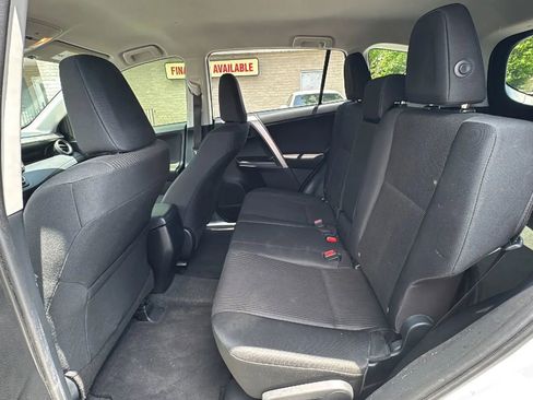Used 2017 Toyota RAV4 LE FWD image 15