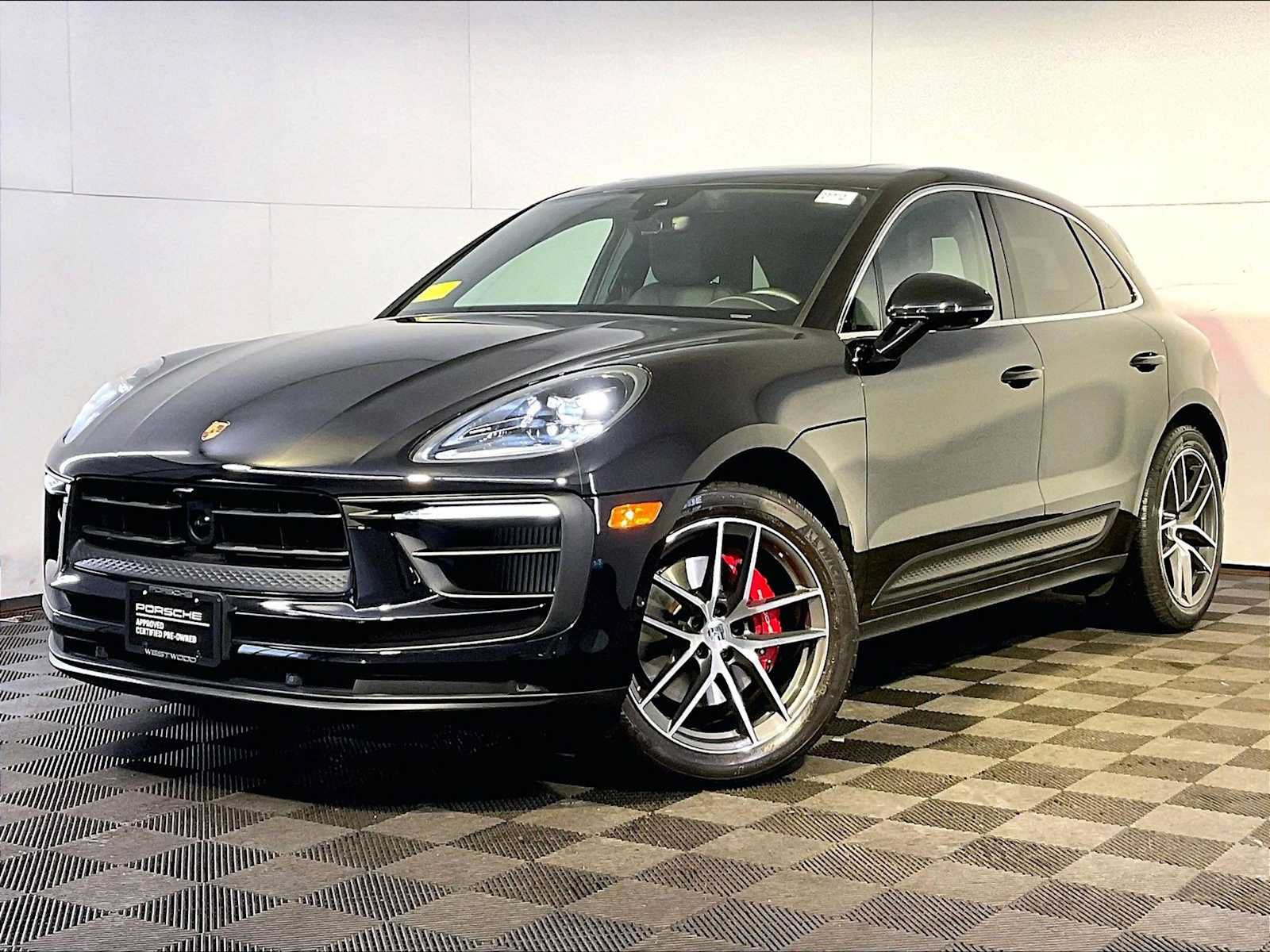 Certified 2024 Porsche Macan S AWD/4WD image 1
