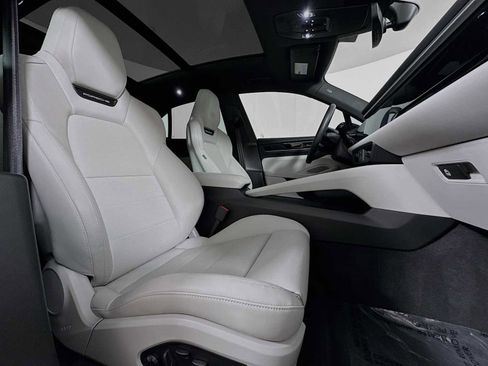 Used 2025 Porsche Macan Electric image 30