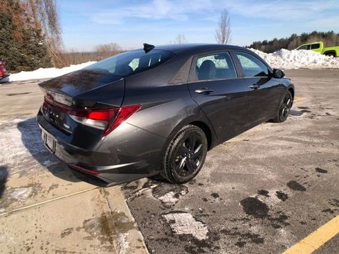 Used 2022 Hyundai Elantra SEL w/ Convenience Package image 6