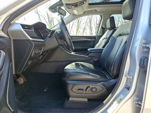 Used 2022 Jeep Grand Cherokee L Limited image 16