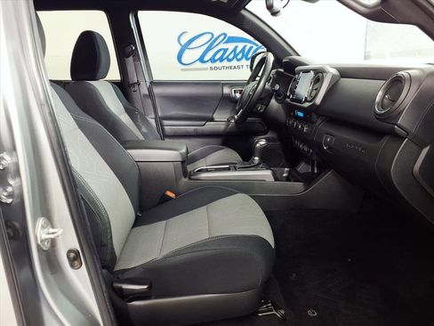 Used 2023 Toyota Tacoma TRD Off-Road image 12