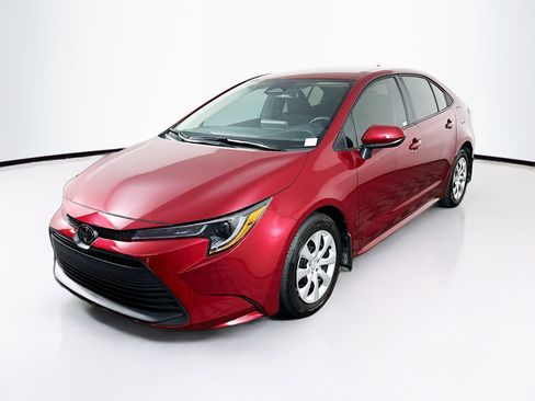 Used 2025 Toyota Corolla LE image 3