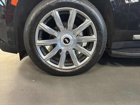 Used 2023 Cadillac Escalade ESV Premium Luxury Platinum image 6