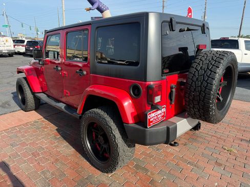 Used 2014 Jeep Wrangler Unlimited Sahara w/ Connectivity Group AWD/4WD image 18