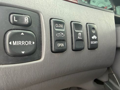 Used 2005 Toyota Solara SLE image 15