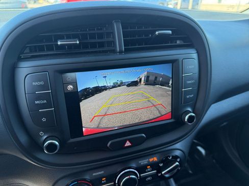 Used 2025 Kia Soul LX w/ LX Technology Package FWD image 24