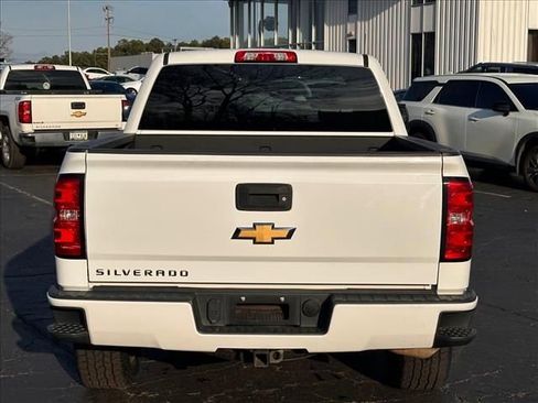 Used 2018 Chevrolet Silverado 1500 Custom w/ Custom Value Package image 10