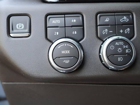 New 2026 GMC Sierra 1500 SLT image 17