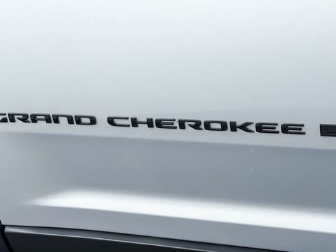 Used 2023 Jeep Grand Cherokee L Laredo AWD/4WD image 27