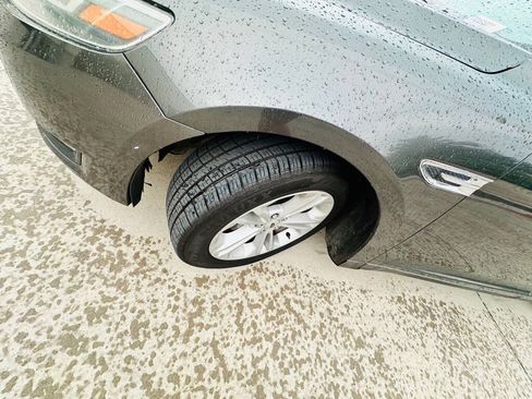 Used 2015 Ford Taurus SEL FWD image 24