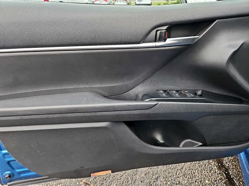 Used 2019 Toyota Camry SE FWD image 13