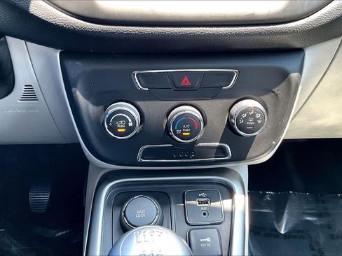Used 2018 Jeep Compass Latitude AWD/4WD image 33