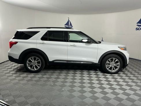Used 2020 Ford Explorer XLT w/ Equipment Group 202A AWD/4WD image 6