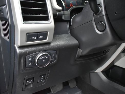 Used 2019 Ford F150 Lariat w/ Equipment Group 502A Luxury AWD/4WD image 42