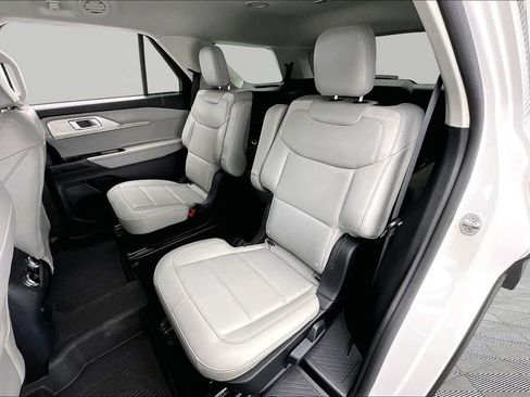 Used 2025 Ford Explorer Active w/ Active Comfort Package AWD/4WD image 26