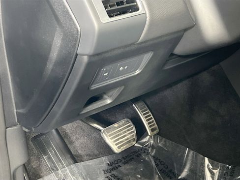 Used 2023 Land Rover Discovery HSE R-Dynamic image 10