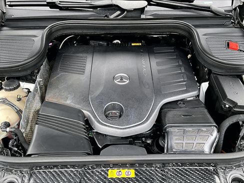 Used 2024 Mercedes-Benz GLS 450 4MATIC image 32