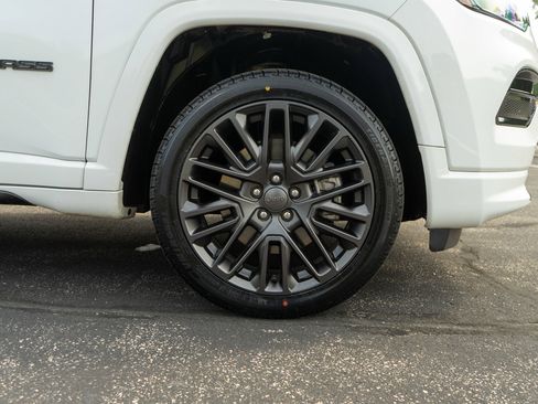 Used 2023 Jeep Compass High Altitude AWD/4WD image 11