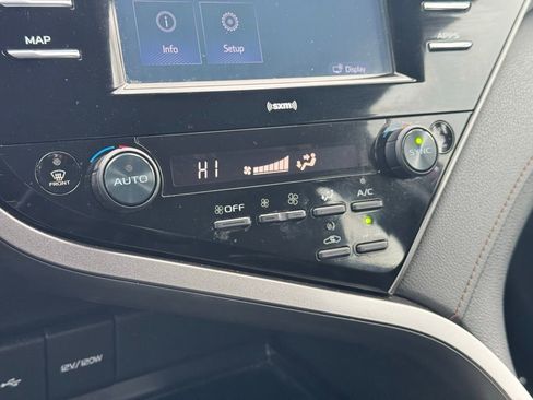 Used 2020 Toyota Camry LE image 32