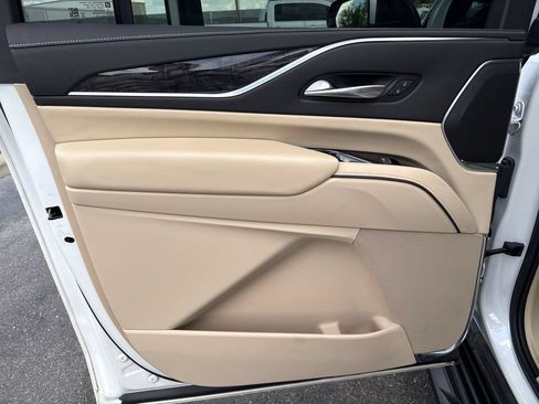 Certified 2021 Cadillac Escalade ESV Premium Luxury AWD/4WD image 47