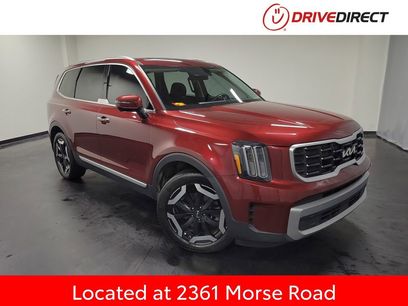 Used 2023 Kia Telluride S w/ S Sunroof Package