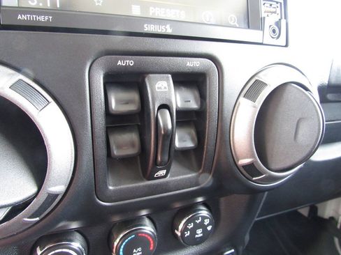 Used 2014 Jeep Wrangler Unlimited Sport w/ Quick Order Package 24S AWD/4WD image 32
