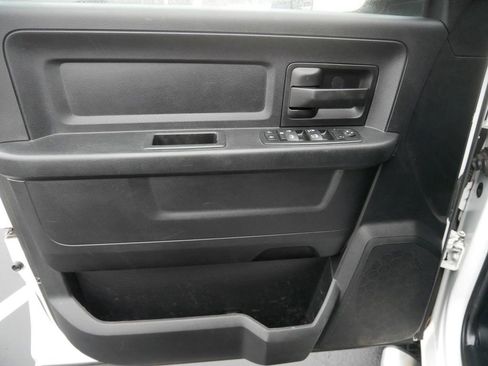 Used 2014 RAM 3500 Tradesman w/ Chrome Appearance Group image 9