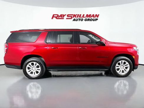 Used 2022 Chevrolet Suburban RST w/ Luxury Package AWD/4WD image 8
