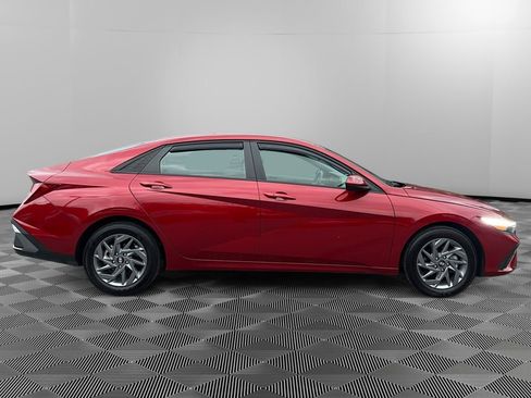 Certified 2024 Hyundai Elantra SEL image 8