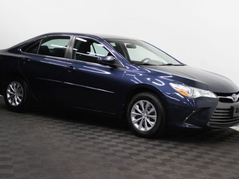 Used 2017 Toyota Camry LE image 1