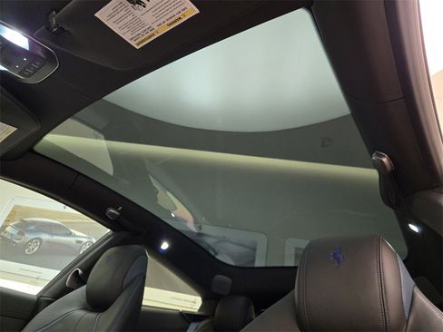 Used 2018 Ferrari GTC4Lusso image 21