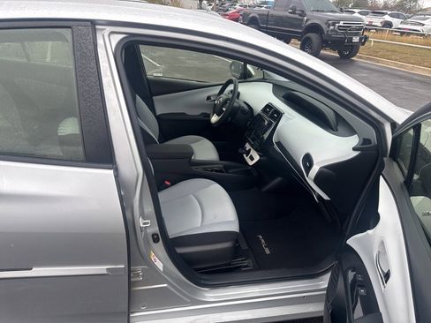 Used 2017 Toyota Prius Two image 17