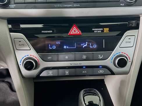 Used 2017 Hyundai Elantra Limited w/ Limited Tech Package 04 image 24