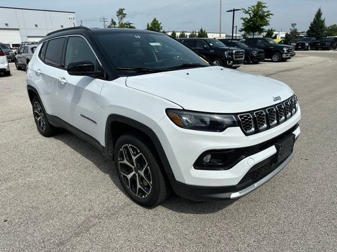 Used 2025 Jeep Compass Limited AWD/4WD image 4