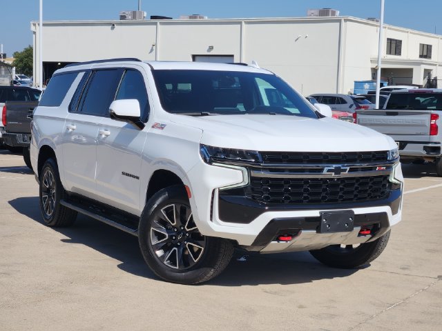 Used 2022 Chevrolet Suburban Z71 w/ Luxury Package AWD/4WD image 2