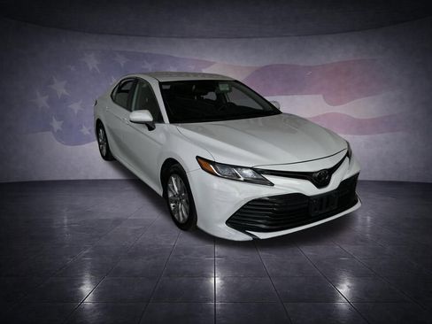 Used 2020 Toyota Camry LE image 7
