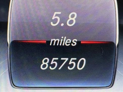 Used 2017 Mercedes-Benz E 300 4MATIC image 4