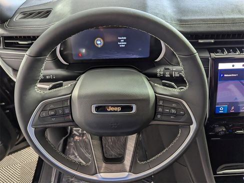 New 2025 Jeep Grand Cherokee Limited image 18