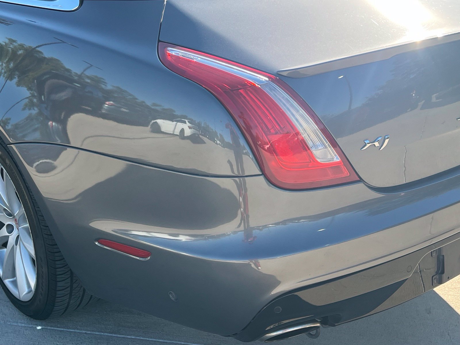 Used 2016 Jaguar XJ R-Sport RWD image 13