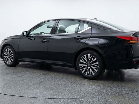 Used 2025 Nissan Altima 2.5 SV image 6