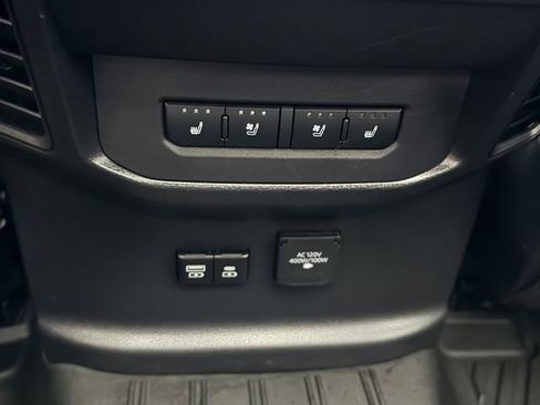 Used 2025 Toyota Tundra Platinum AWD/4WD image 33