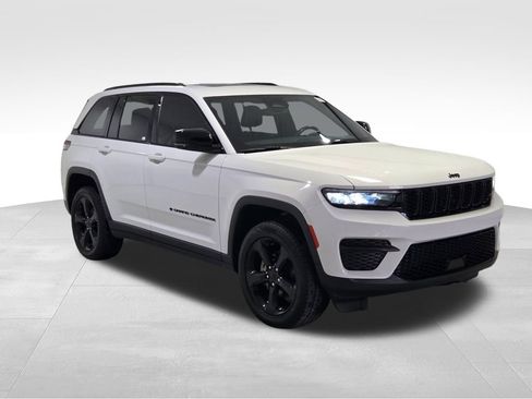 Certified 2022 Jeep Grand Cherokee Altitude AWD/4WD image 20