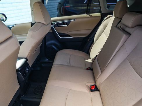 Used 2025 Toyota RAV4 XLE FWD image 16