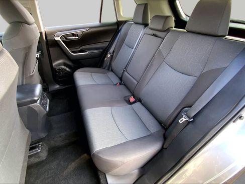 Used 2025 Toyota RAV4 XLE AWD/4WD image 20