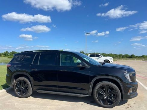 Used 2025 GMC Acadia Elevation w/ Elevation Premium Package FWD image 2