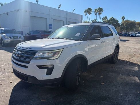 Used 2018 Ford Explorer XLT w/ Equipment Group 202A image 3